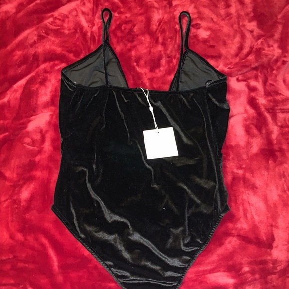 NWT Missguided Petite Velvet Plunge Bodysuit - Picture 4 of 5